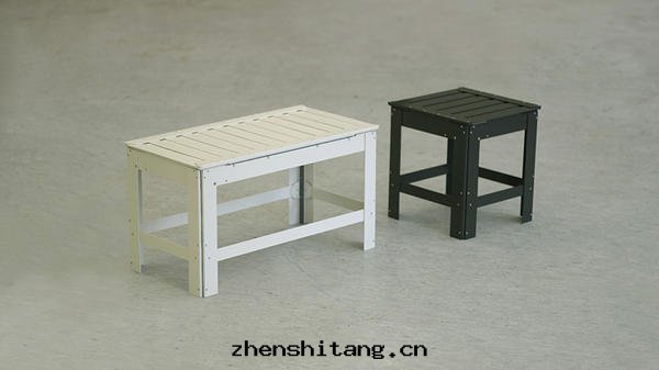 最(zuì)強(qiáng)折疊！可(kě)以(yǐ)直(zhí)接挂在(zài)牆(qiáng)上(shàng)的(de)小凳子設計(jì)